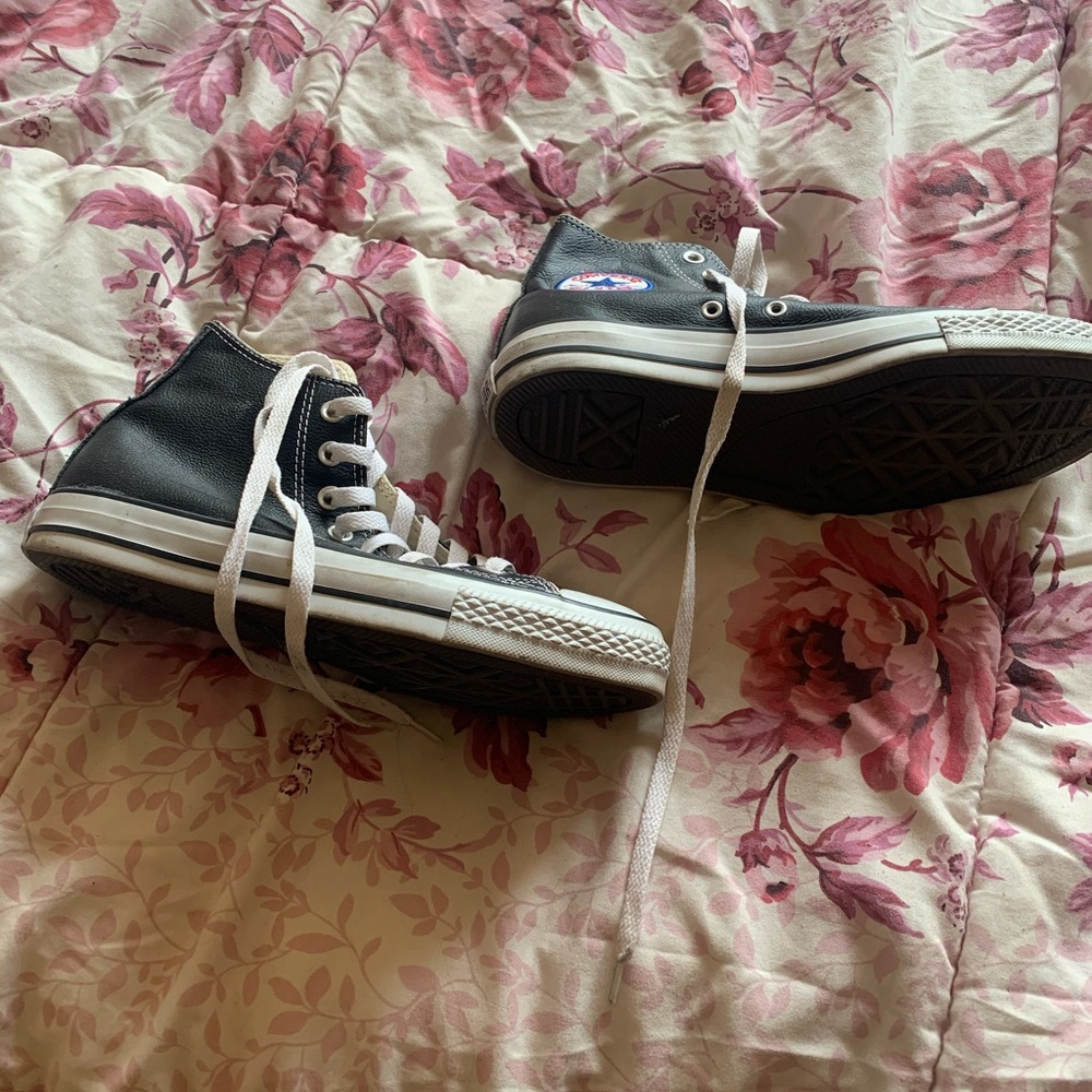 Converse sneakers leather size 7 men’s